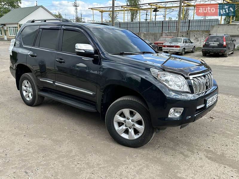 Позашляховик / Кросовер Toyota Land Cruiser Prado 2012 в Краснограді
