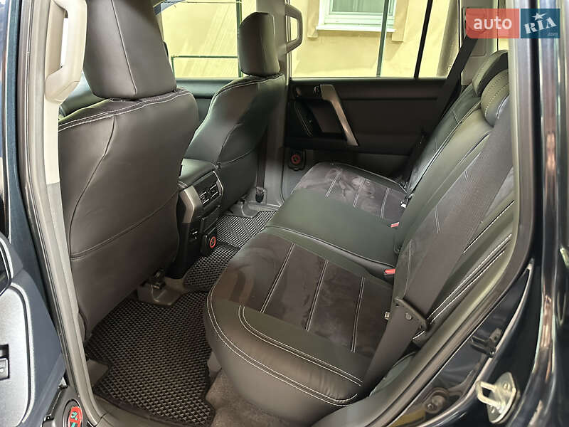 Позашляховик / Кросовер Toyota Land Cruiser Prado 2012 в Краснограді