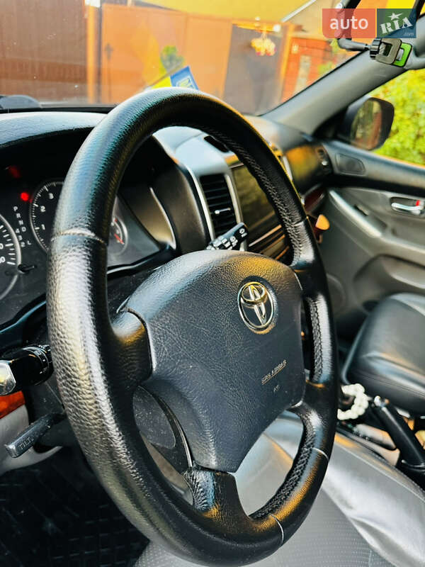 Внедорожник / Кроссовер Toyota Land Cruiser Prado 2005 в Ахтырке