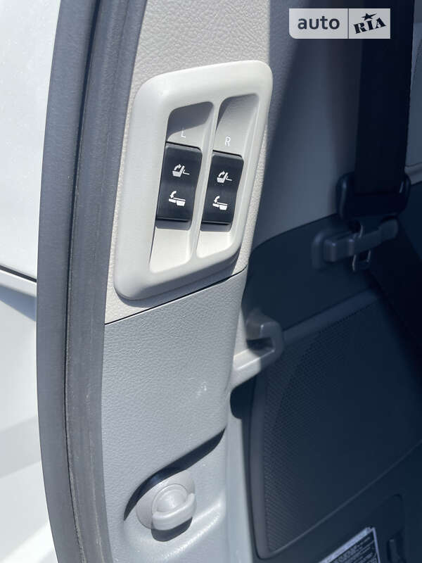 Внедорожник / Кроссовер Toyota Land Cruiser Prado 2012 в Киеве