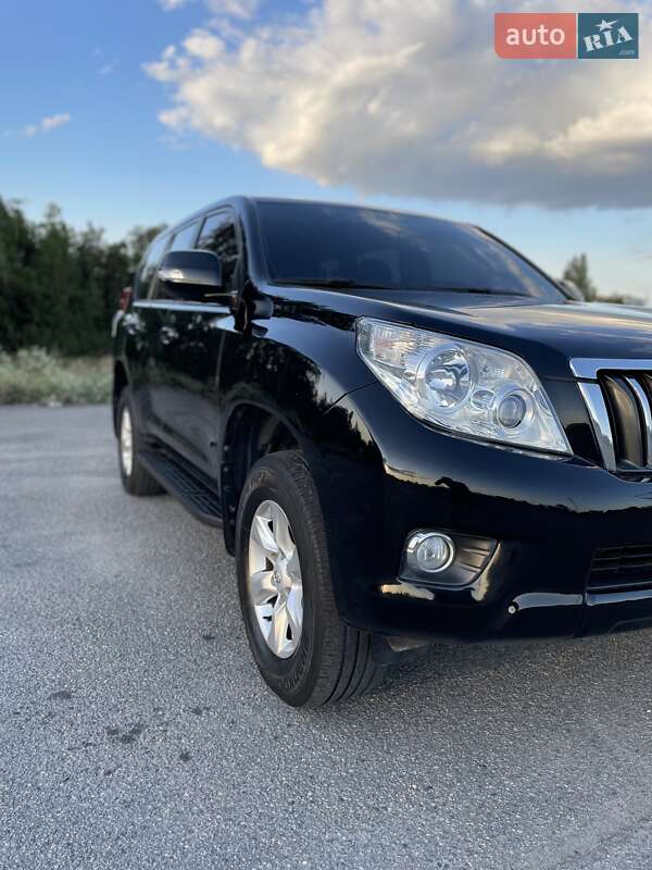 Внедорожник / Кроссовер Toyota Land Cruiser Prado 2010 в Днепре