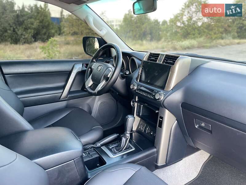 Внедорожник / Кроссовер Toyota Land Cruiser Prado 2010 в Днепре