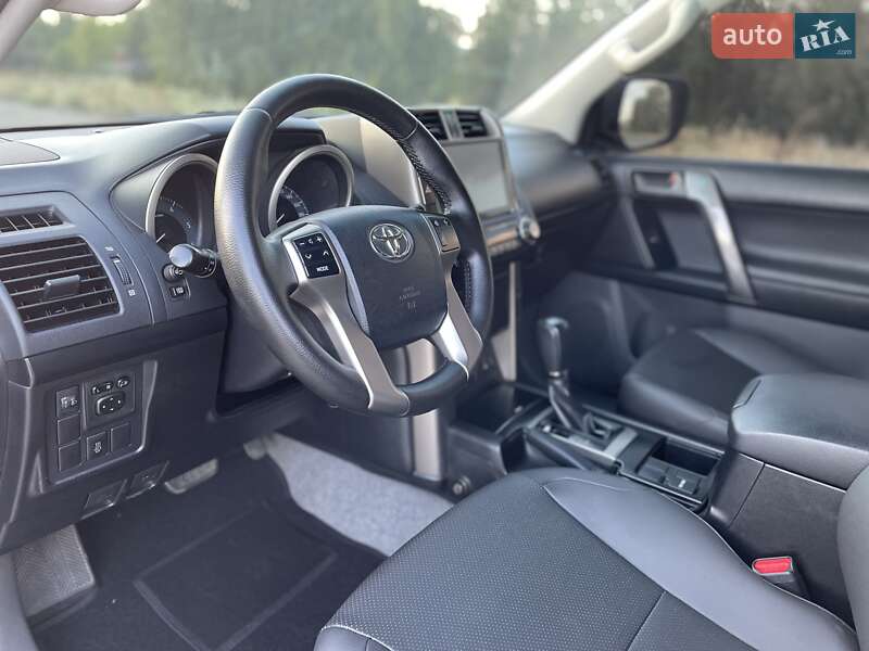 Внедорожник / Кроссовер Toyota Land Cruiser Prado 2010 в Днепре