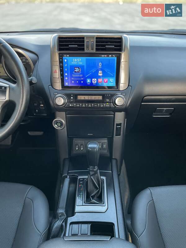 Внедорожник / Кроссовер Toyota Land Cruiser Prado 2010 в Днепре