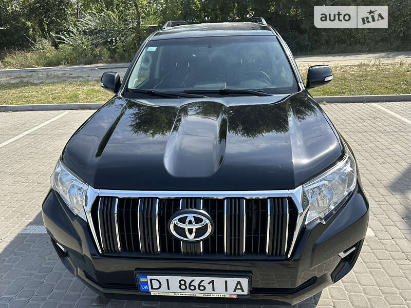 Позашляховик / Кросовер Toyota Land Cruiser Prado 2017 в 