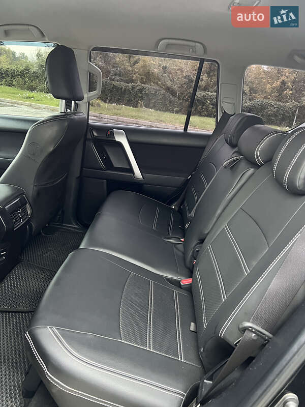 Внедорожник / Кроссовер Toyota Land Cruiser Prado 2017 в Черновцах