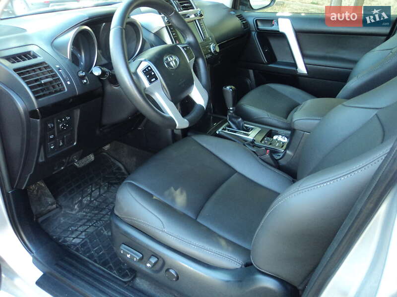 Позашляховик / Кросовер Toyota Land Cruiser Prado 2015 в Києві
