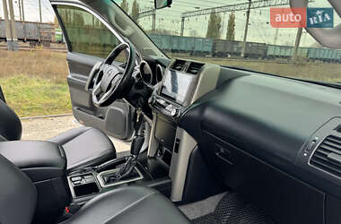 Внедорожник / Кроссовер Toyota Land Cruiser Prado 2010 в 