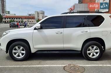 Позашляховик / Кросовер Toyota Land Cruiser Prado 2010 в Києві