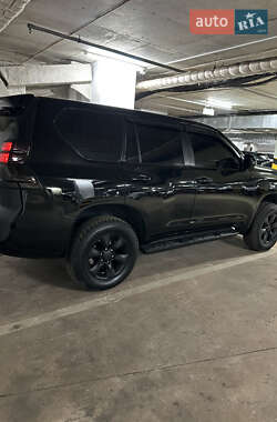 Позашляховик / Кросовер Toyota Land Cruiser Prado 2010 в Полтаві