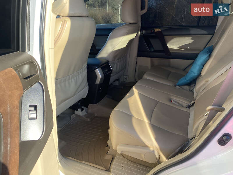 Внедорожник / Кроссовер Toyota Land Cruiser Prado 2011 в Тернополе