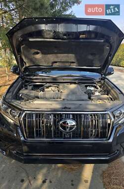 Позашляховик / Кросовер Toyota Land Cruiser Prado 2022 в 