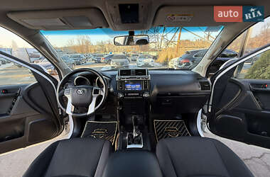 Внедорожник / Кроссовер Toyota Land Cruiser Prado 2017 в 