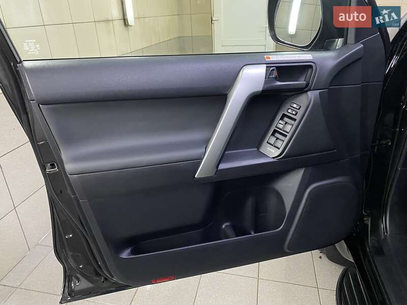 Позашляховик / Кросовер Toyota Land Cruiser Prado 2023 в Умані