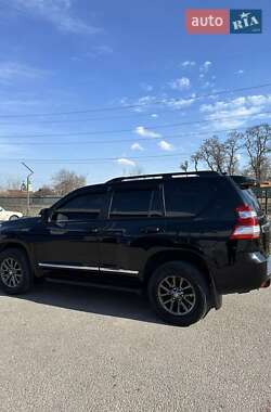 Позашляховик / Кросовер Toyota Land Cruiser Prado 2017 в 