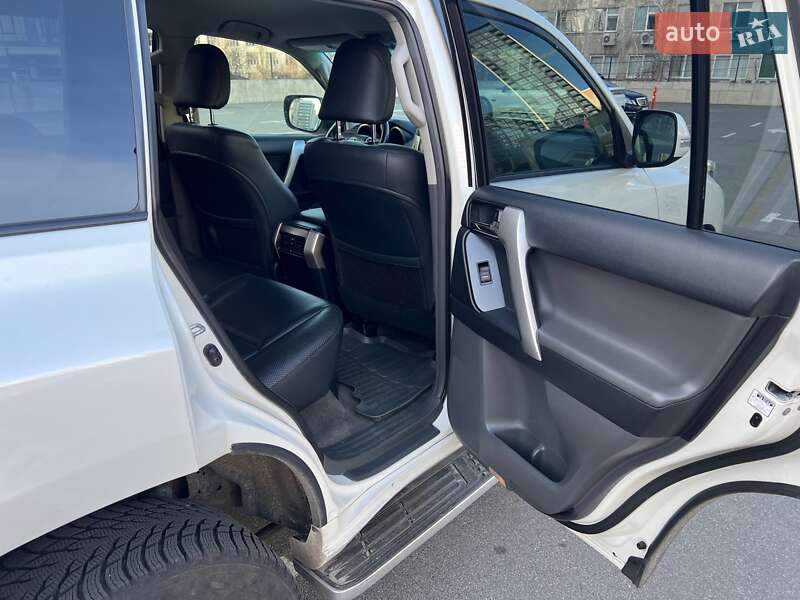 Внедорожник / Кроссовер Toyota Land Cruiser Prado 2011 в Киеве