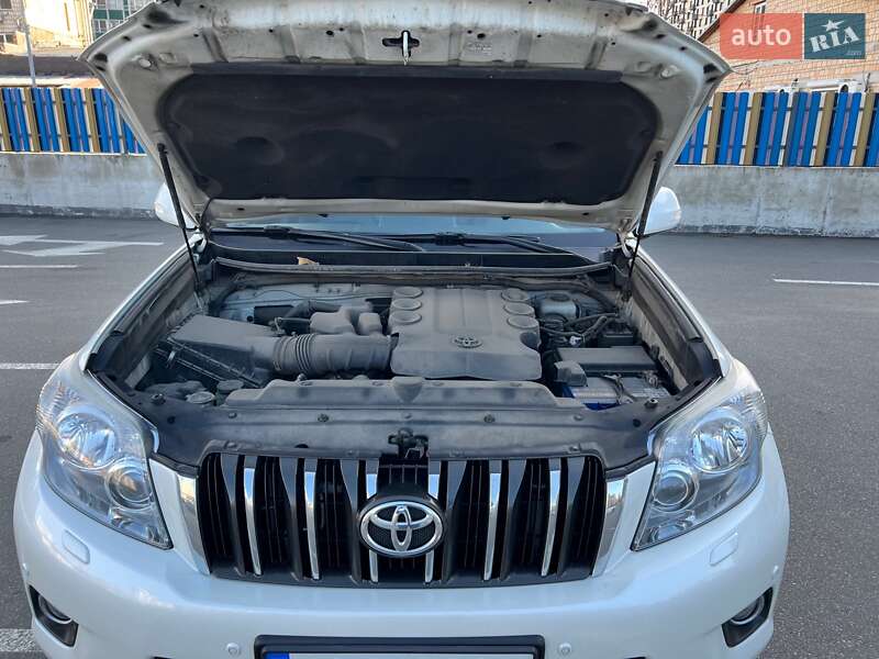 Внедорожник / Кроссовер Toyota Land Cruiser Prado 2011 в Киеве