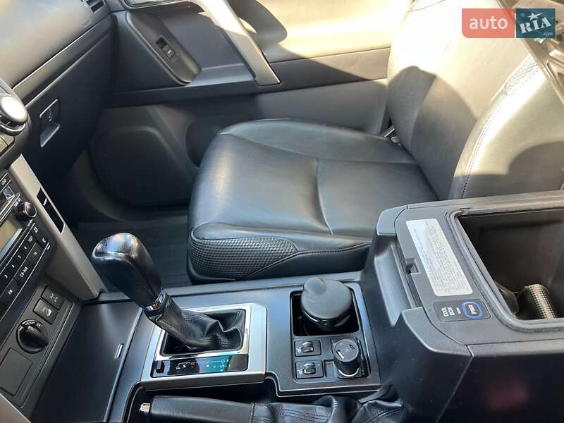 Внедорожник / Кроссовер Toyota Land Cruiser Prado 2011 в Киеве