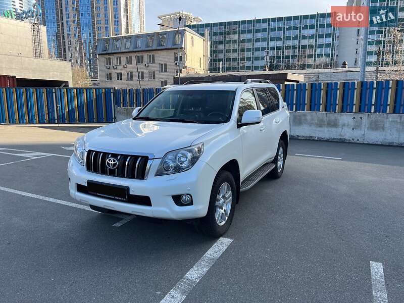 Внедорожник / Кроссовер Toyota Land Cruiser Prado 2011 в Киеве