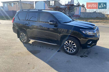 Внедорожник / Кроссовер Toyota Land Cruiser Prado 2022 в 