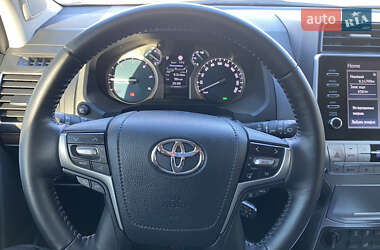 Внедорожник / Кроссовер Toyota Land Cruiser Prado 2022 в 