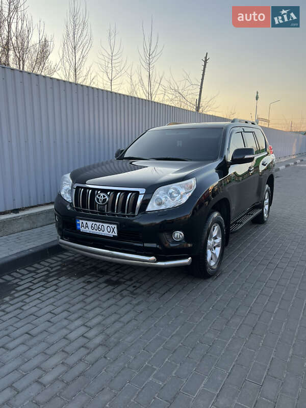Позашляховик / Кросовер Toyota Land Cruiser Prado 2013 в Києві
