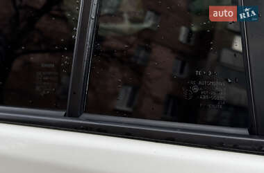 Внедорожник / Кроссовер Toyota Land Cruiser Prado 2012 в 