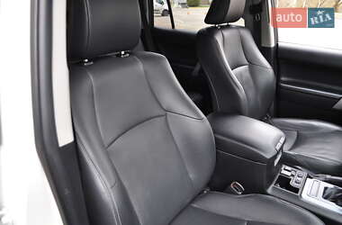 Внедорожник / Кроссовер Toyota Land Cruiser Prado 2019 в 