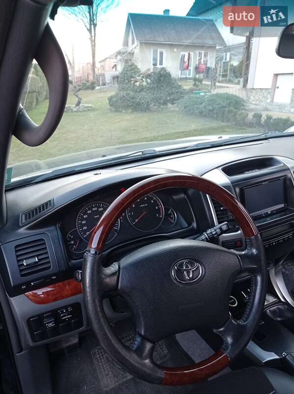 Позашляховик / Кросовер Toyota Land Cruiser Prado 2005 в Стебнику