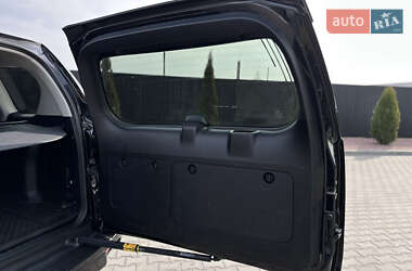 Внедорожник / Кроссовер Toyota Land Cruiser Prado 2019 в 