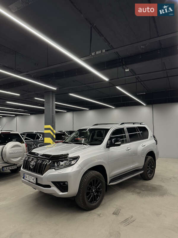 Внедорожник / Кроссовер Toyota Land Cruiser Prado 2022 в 