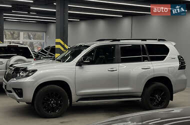 Внедорожник / Кроссовер Toyota Land Cruiser Prado 2022 в 