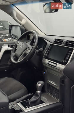 Внедорожник / Кроссовер Toyota Land Cruiser Prado 2022 в 