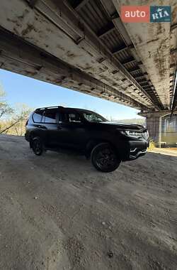 Внедорожник / Кроссовер Toyota Land Cruiser Prado 2019 в 