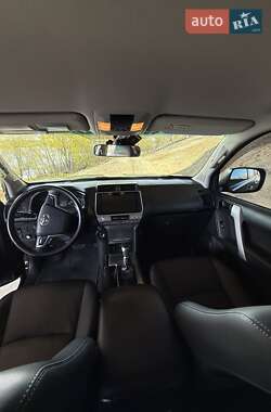 Внедорожник / Кроссовер Toyota Land Cruiser Prado 2019 в 