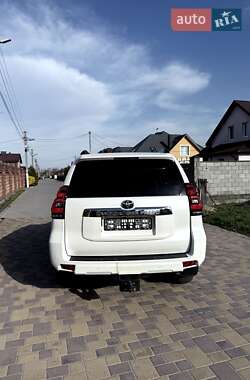 Внедорожник / Кроссовер Toyota Land Cruiser Prado 2020 в 