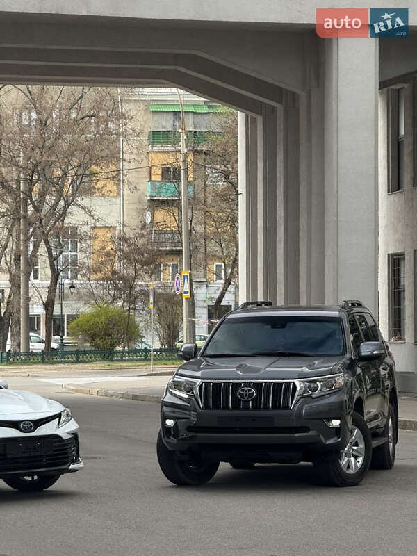 Внедорожник / Кроссовер Toyota Land Cruiser Prado 2022 в Харькове