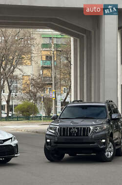 Внедорожник / Кроссовер Toyota Land Cruiser Prado 2022 в 