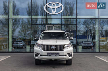 Внедорожник / Кроссовер Toyota Land Cruiser Prado 2022 в 