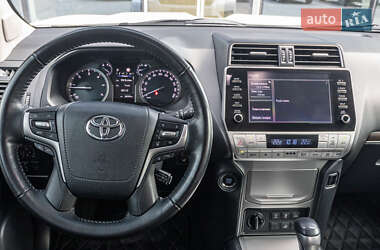 Внедорожник / Кроссовер Toyota Land Cruiser Prado 2022 в 