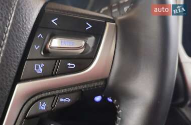 Внедорожник / Кроссовер Toyota Land Cruiser Prado 2019 в 
