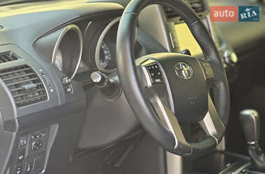 Внедорожник / Кроссовер Toyota Land Cruiser Prado 2013 в 