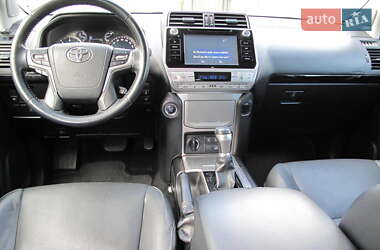 Внедорожник / Кроссовер Toyota Land Cruiser Prado 2018 в 
