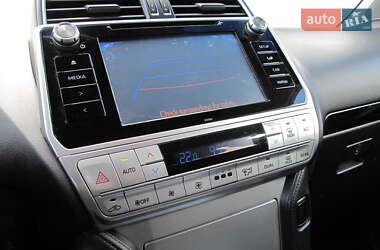 Внедорожник / Кроссовер Toyota Land Cruiser Prado 2018 в 