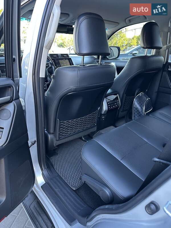 Внедорожник / Кроссовер Toyota Land Cruiser Prado 2020 в Киеве