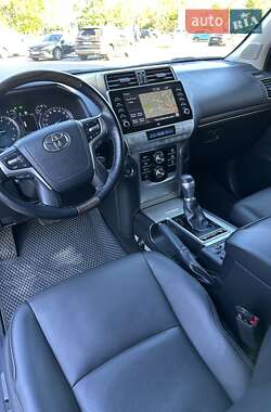 Внедорожник / Кроссовер Toyota Land Cruiser Prado 2020 в 