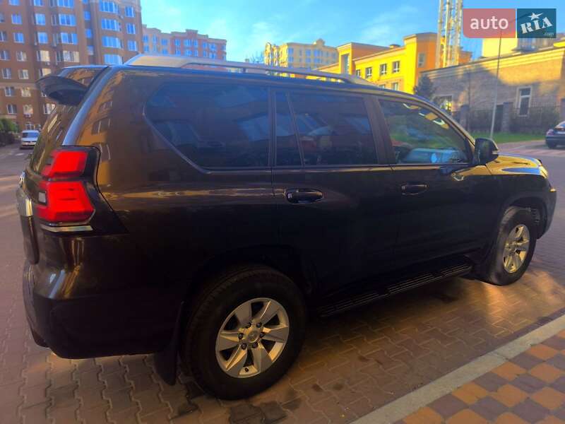 Позашляховик / Кросовер Toyota Land Cruiser Prado 2019 в 