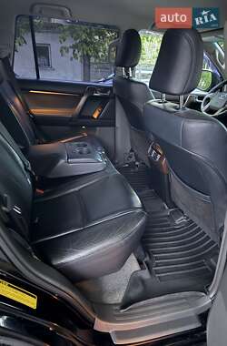 Позашляховик / Кросовер Toyota Land Cruiser Prado 2010 в 
