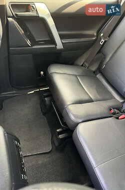 Позашляховик / Кросовер Toyota Land Cruiser Prado 2018 в 