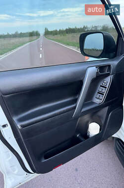 Внедорожник / Кроссовер Toyota Land Cruiser Prado 2013 в 